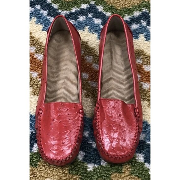 Woman’s Red Loafers Size 9 - Picture 1 of 4